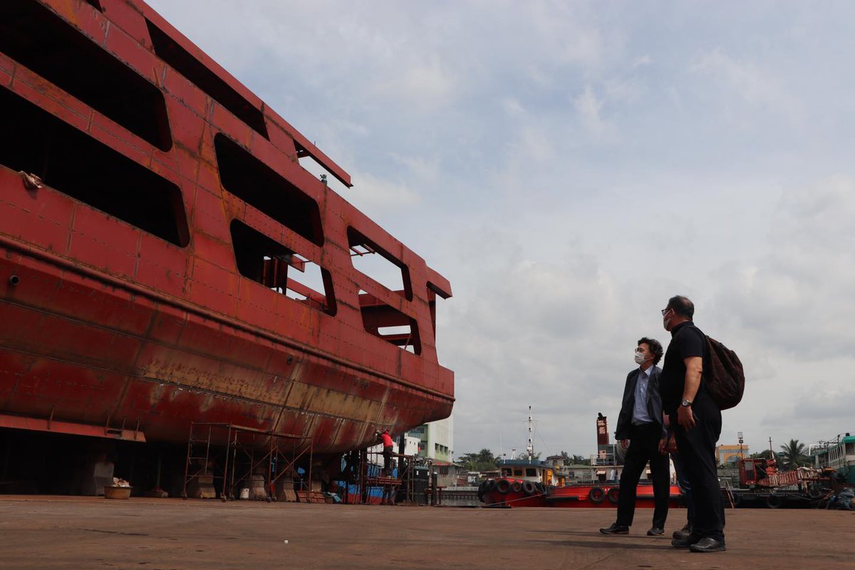 IN PHOTOS: The Maritime Industry Authority (MARINA) and Busan Marine Engineering Association (BUEA) visited two shipyards in Navotas City on 13 January 2023.
 #DOTrPH🇵🇭
#MARINAPH
#YesToPhSTCWCompliance