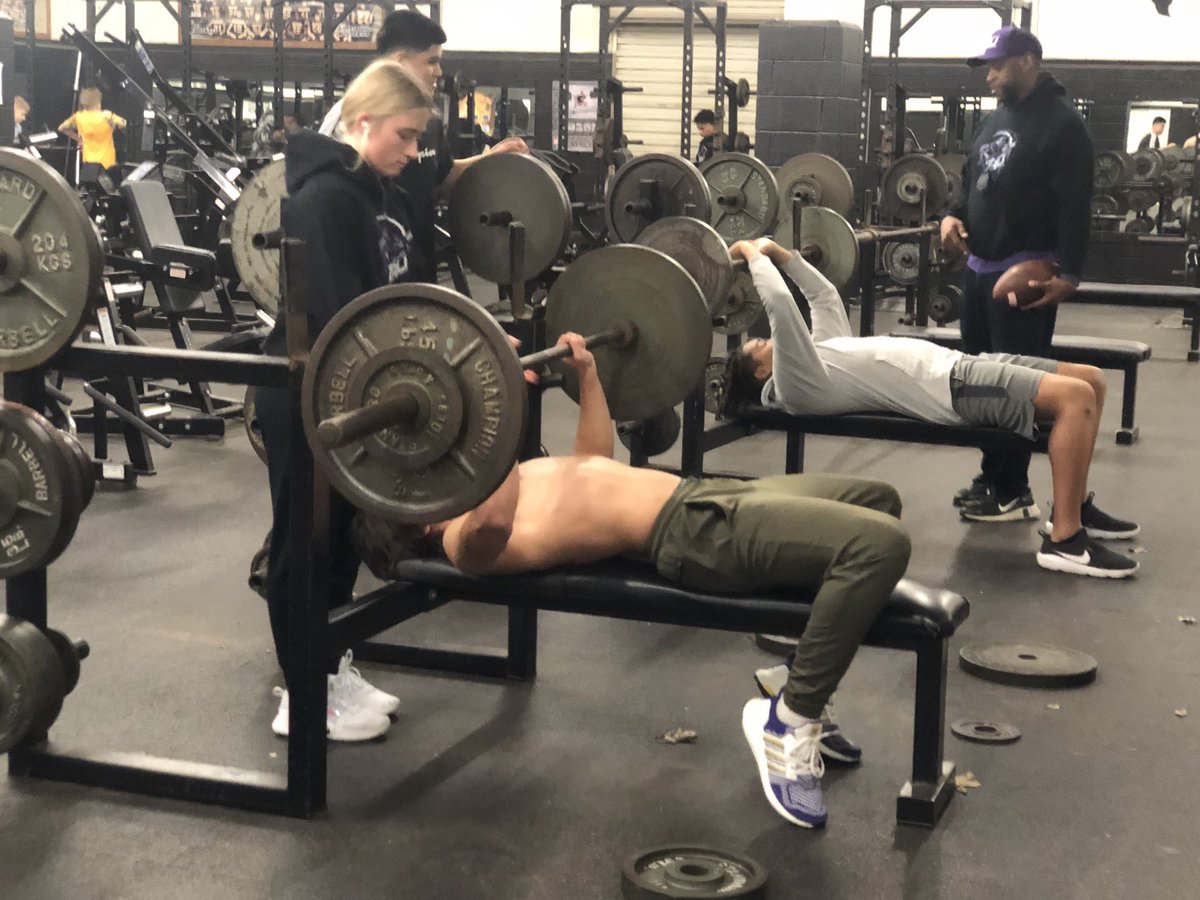 S_Kennedy2231's tweet photo. @M_Kennedy2248 Developing the total package at @TRUHuntPerform Strength ✅ speed ✅explosiveness ✅ https://t.co/nm7N7fgusx
