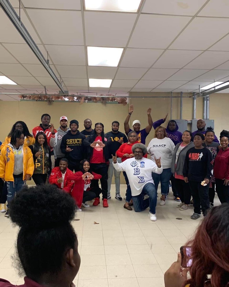 AlphaChi1944's tweet photo. Alpha Chi  along with our grad chapter, Alpha Chi Sigma, participated in the Greeks/ community service for the University of Monticello. We were able to engage with the youth to inform them of our illustrious sorority, Sigma Gamma Rho!💙💛
#uapbpoodles #sigmagammarho https://t.co/OM95YVAT2s