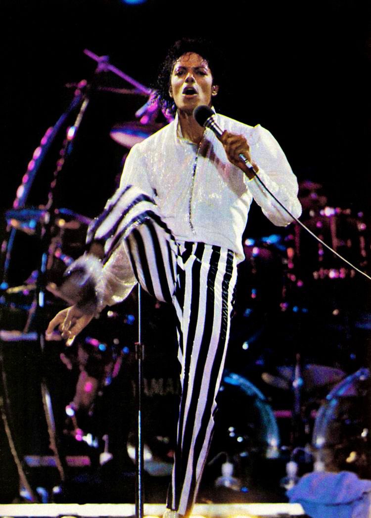 heeheeangel23's tweet photo. The striped pants 🫢😩 https://t.co/uit0k6pXFB