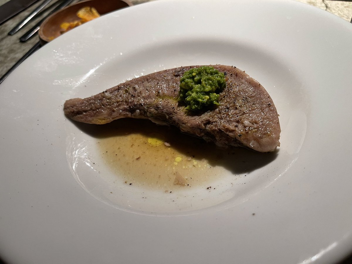 0819Sbgmail's tweet photo. RODEO&amp;Cafe

渋谷の脇道にひっそりとあるイタメシ。
店内は薄暗く雰囲気はとてもよき。
人気はミートスパゲティだが、カルボナーラも絶品。茹でタンとイチボのステーキは食べてほしい。

#渋谷　#デート　#イタリアン https://t.co/PMdkd0Wcra