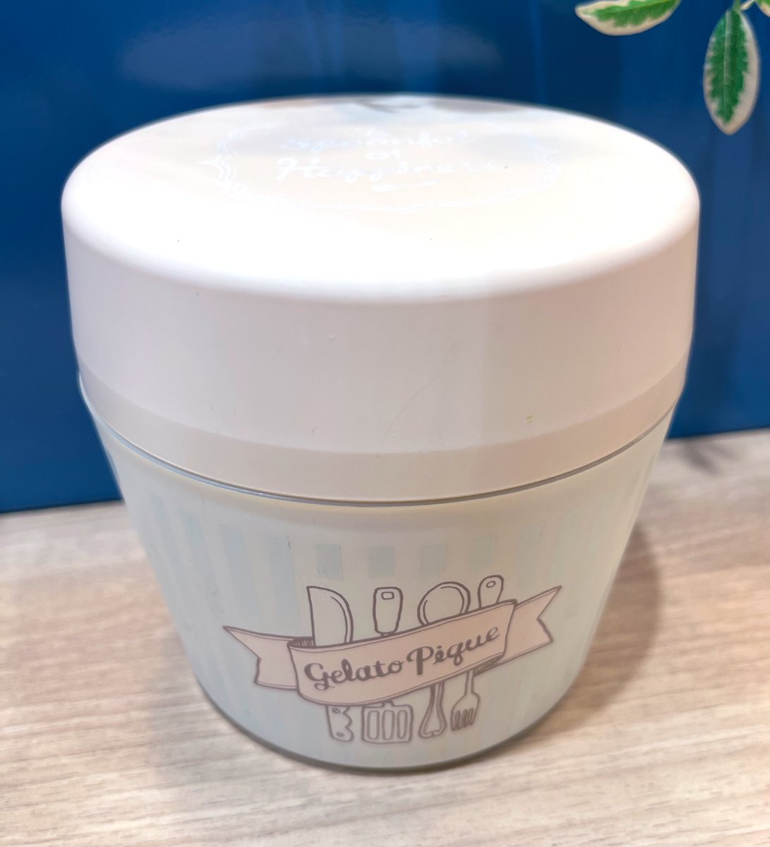 今年は自炊頑張ろうと思って、最近お仕事の時にはお弁当持って行ってます🍙
高校生の時から使ってるけど、お弁当箱可愛いから見て🤗
（中身は食べてしまいました）