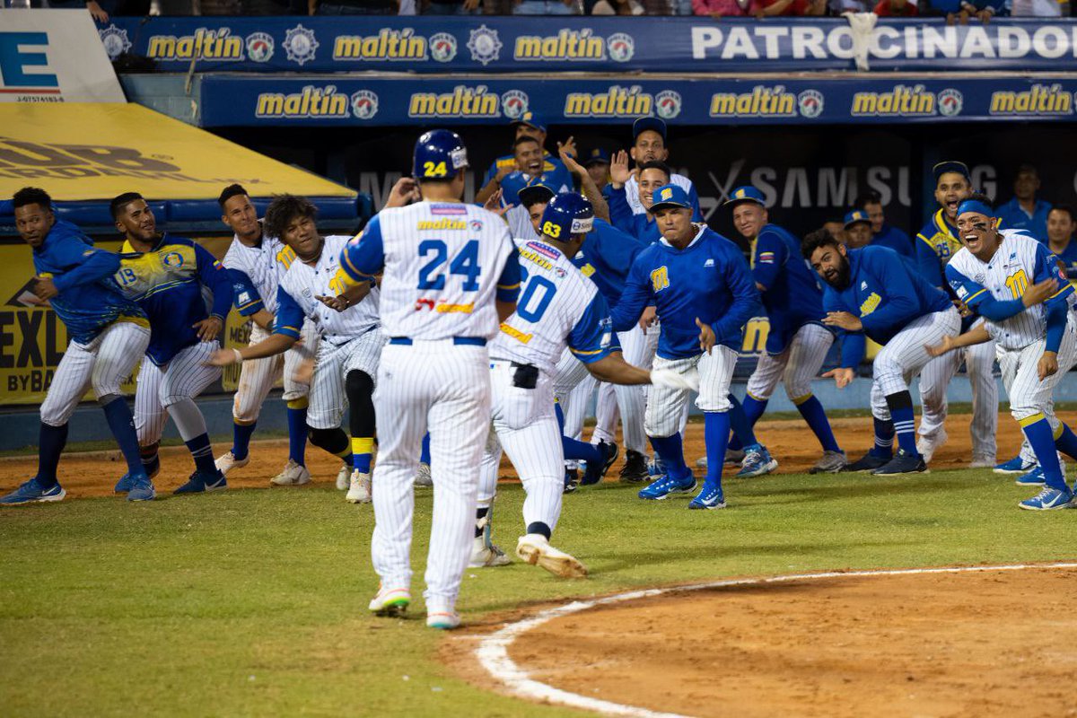 Magallanes_News's tweet photo. ¡HAAAAAA GANADO EL MAGALLANES MIS AMIGOS, 5x3 A LOS TIGRES DE ARAGUA Y SEGUIMOS LUCHANDO HASTA EL FINAL!⚓️💙

¡VAMOS EQUIPO VAMOS, LA PELEA ES PELEANDO!🤞🏻💪🏻

#VamosMagallanes🚢 https://t.co/ApfBIn41nu
