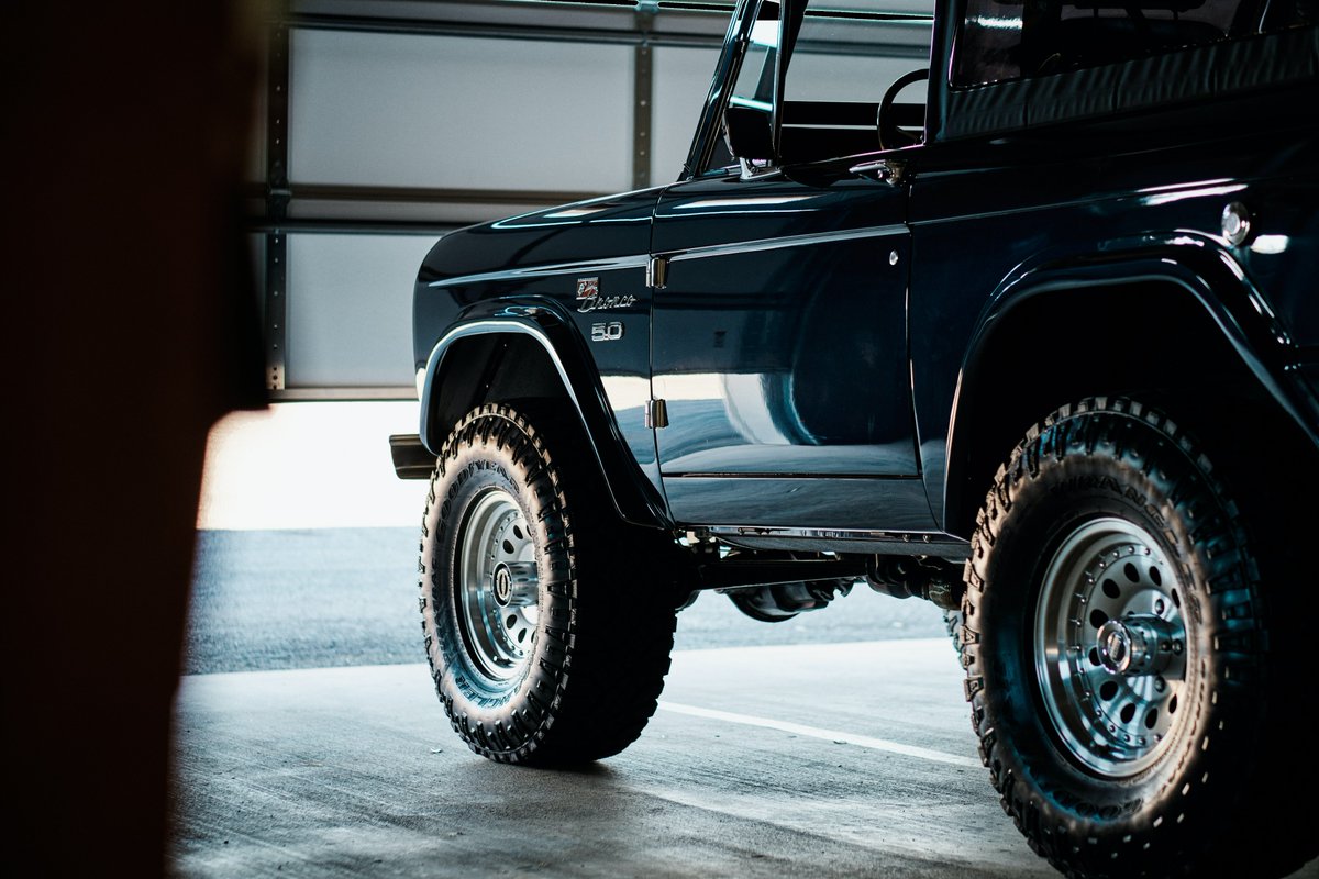 DrivesomeHQ's tweet photo. The Ford Bronco has a cult following and is considered as a classic American SUV and is highly sought after by collectors. #BroncoCult #ClassicSUV https://t.co/z1kiyB2gW6