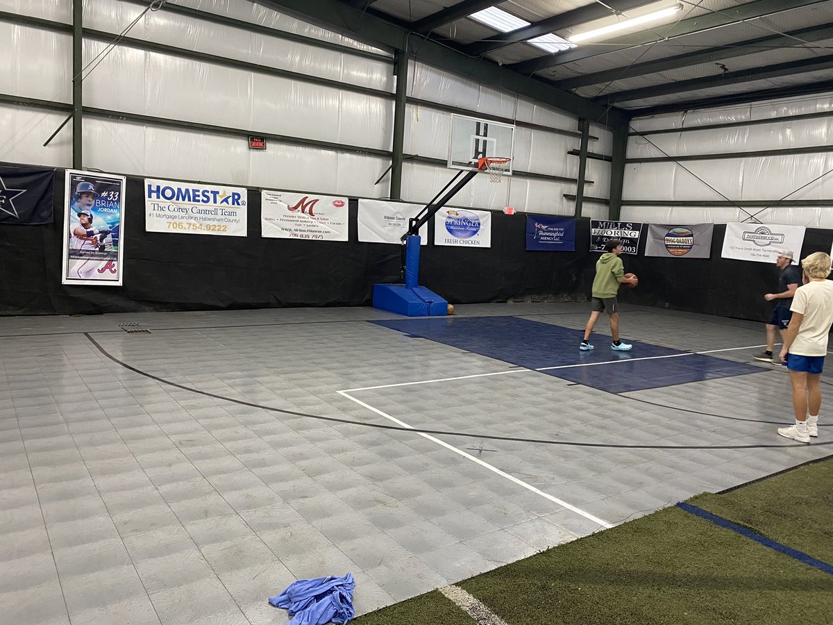 FactoryVelo's tweet photo. How’s it going? Well, this happened today! #WelcomeToTheFactory @VeloBasketball https://t.co/NeevcDRHbM