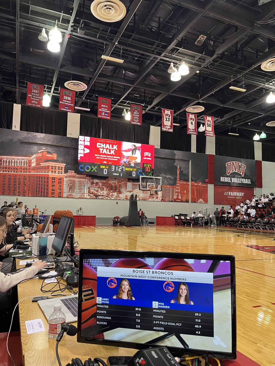 LeonardB19's tweet photo. Big game for Boise State tonight taking on league leaders UNLV on CBS Sports Network. Listen on 670 KBOI in Boise or online from anywhere here: https://t.co/F8Am6gtidX https://t.co/COIOiU1w94