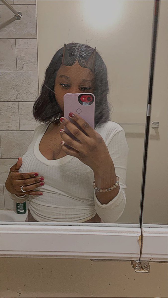 Xandriya3's tweet image. I love wearing white🤍🤍🤍 #prettyinwhite