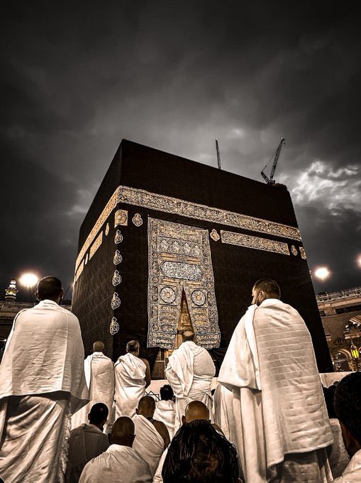 En zor zamanda bile kesinlikle ümitsizliğe kapılma.!
                    Tevbe Suresi/40