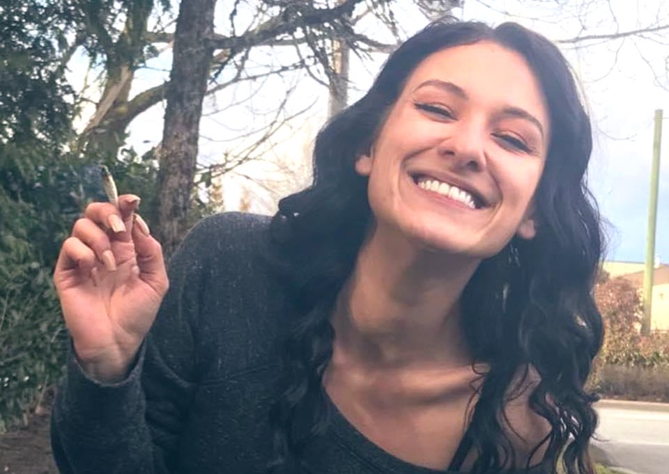 sometimessaraj's tweet photo. Smoke More; Worry Less ✌🏻 #stonergirls #stonerchicks #cannafam #Mmemberville #CanadianCannabis #CannabisCommunity #highcanada #cannabisculture #420friendly #420Life https://t.co/qZkhwuZ4Ya