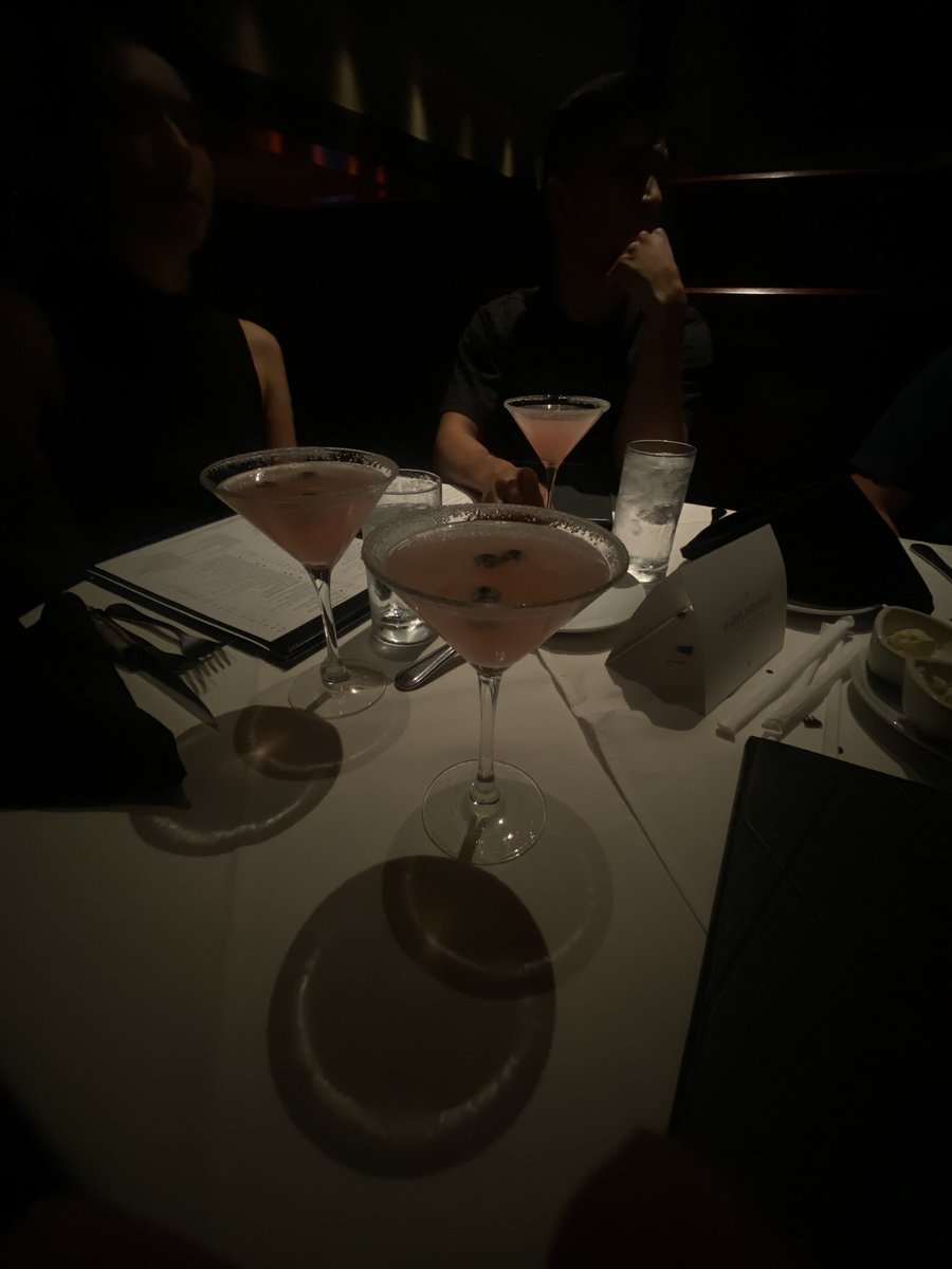 cillaa____'s tweet image. martinis before green tea shots