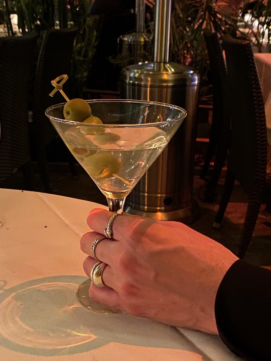 cillaa____'s tweet image. martinis before green tea shots