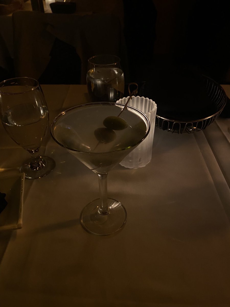 cillaa____'s tweet image. martinis before green tea shots