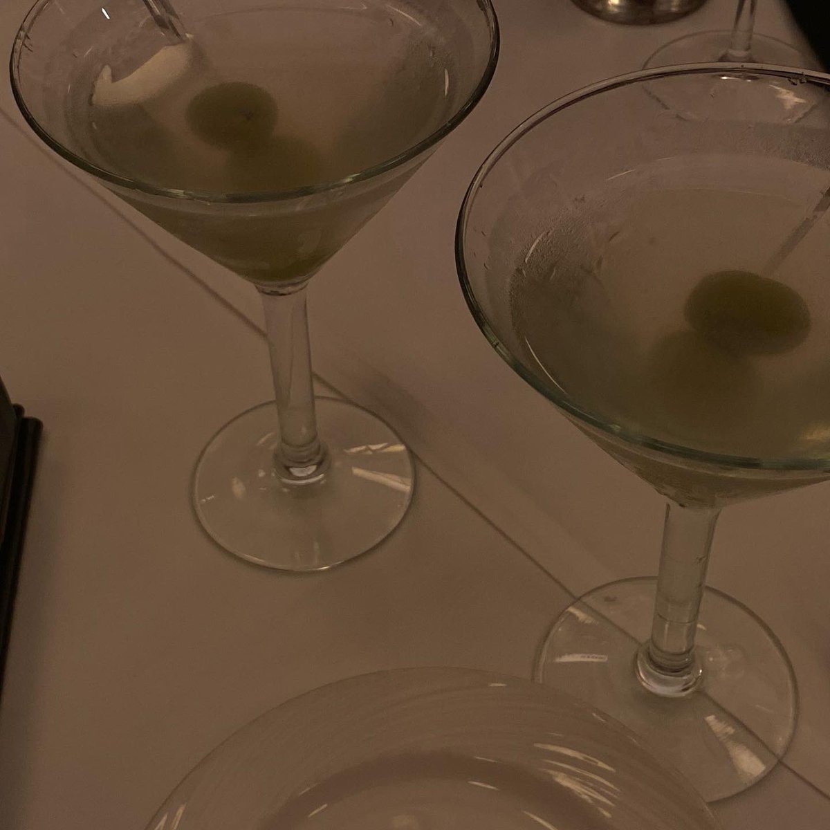 cillaa____'s tweet image. martinis before green tea shots