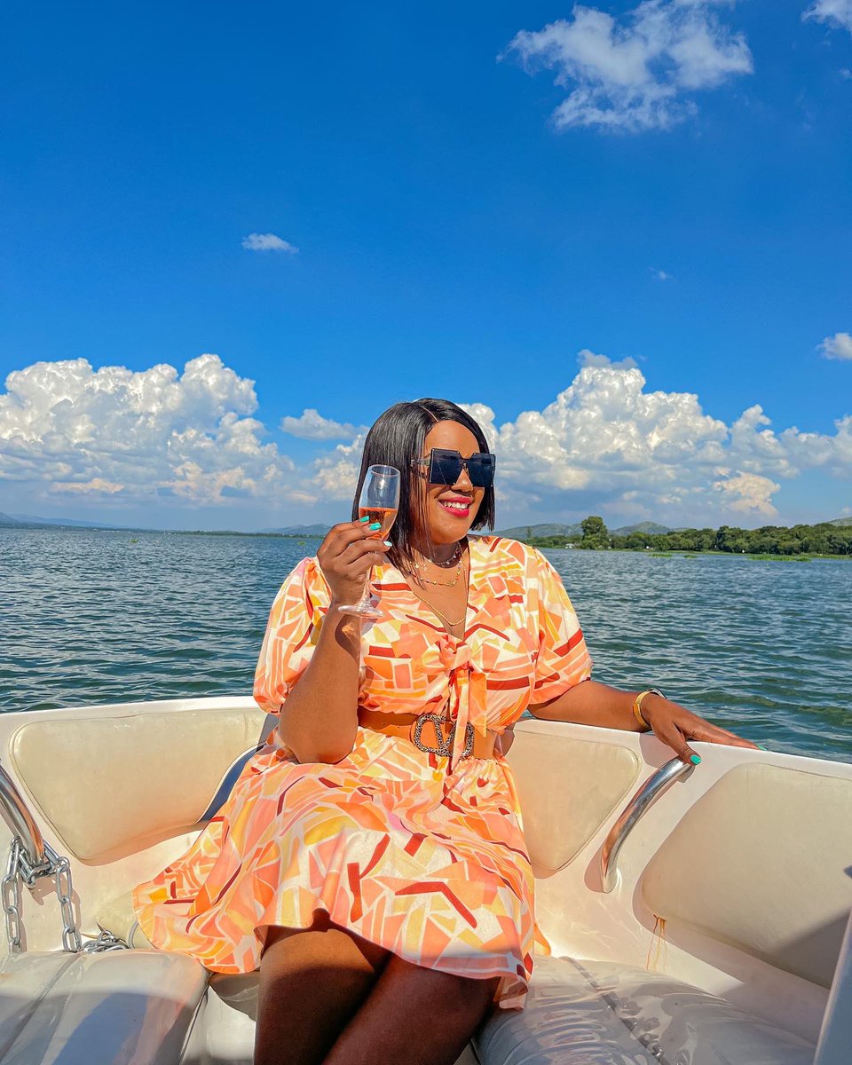 Boat cruise, sunset, and bubbly is the new self-care. Enjoy a speed boat experience booked exclusively for you, a qualified skipper, 1h30 minutes private cruise, and bubbly on the boat for R3600 for 4 people and R2500 for 2 people. Booking essential, WhatsApp at 0605291486.