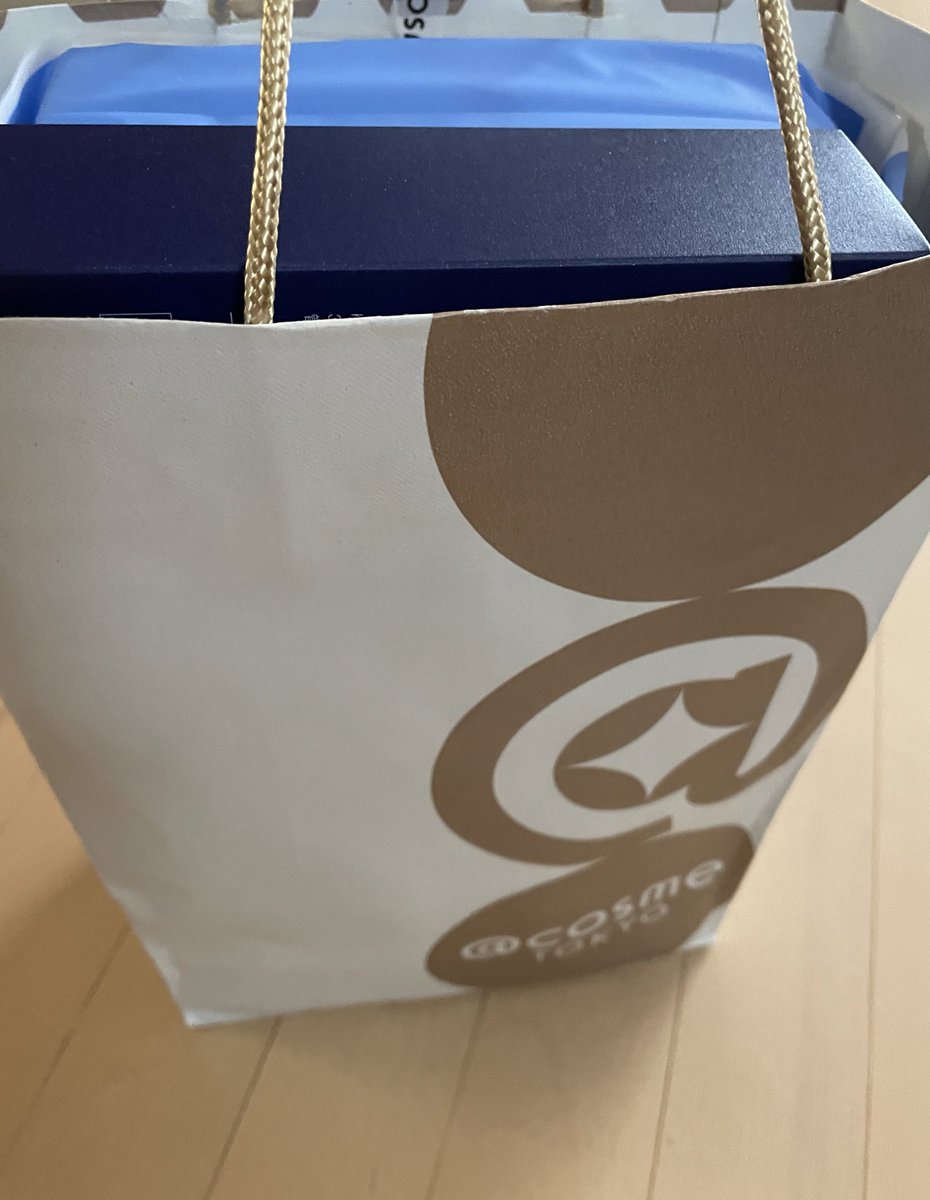 miinyandaisuki's tweet photo. アットコスメ東京で買い物してきたうちの１つが　あの　#エクソソーム　配合のクリーム

ヒト幹細胞入りのクリームが諭吉さんお一人分で購入できるって言うので今年バズること間違い無しと書かれてあった　使うの楽しみ

#ヒカル　#基礎化粧品　
 #ReZARDbeauty #スキンケア購入品 https://t.co/VKEcM9Li8I