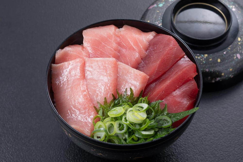fashionpressnet's tweet photo. 日本最大級の魚介フェス「魚ジャパンフェス」大阪・万博記念公園で、海鮮丼＆漁師飯など魚介グルメ - https://t.co/yz6X0UaA8X https://t.co/gdlMQk5Ahq