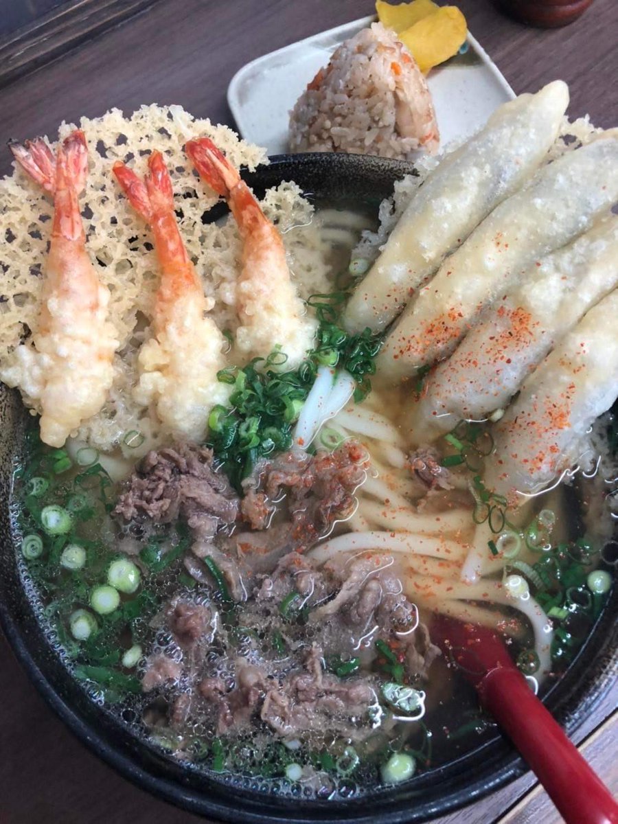 touchiku's tweet photo. 北九州市若松区民にとっての「うどん」代表は、「ふじや」！
おでんも美味しいよ😊 https://t.co/DsSq26LbAP