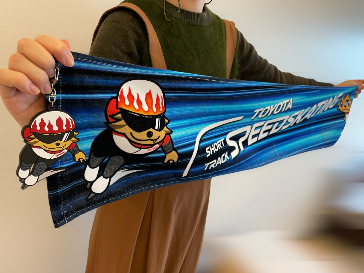 gazooshopping's tweet photo. シーズン真っただ中のスピードスケート・トヨタ自動車 スケート部のマスコットキャラクター“ルークス君”が滑走するデザインの「マフラータオル」と「ラバーキーホルダー」を販売中！
マフラータオル:￥1,500（税込）
ラバーキーホルダー:￥800（税込）
@toyota_sports https://t.co/eoOb2LbNFi