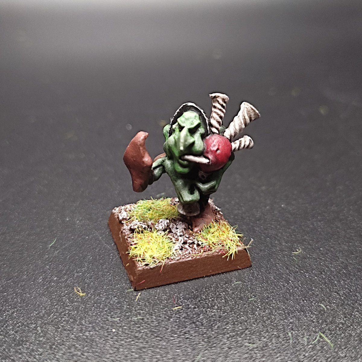 ACPR_prod's tweet photo. Night goblin with squigpipe from v6 - 2004
For my goblin's army of the "Red eye" 🍄🍄🍄
#warhammer
#warhammercommunity
#PaintingWarhammer 
#orcs
#orcsandgoblins
#nightgoblin https://t.co/lKsQKqJQvT