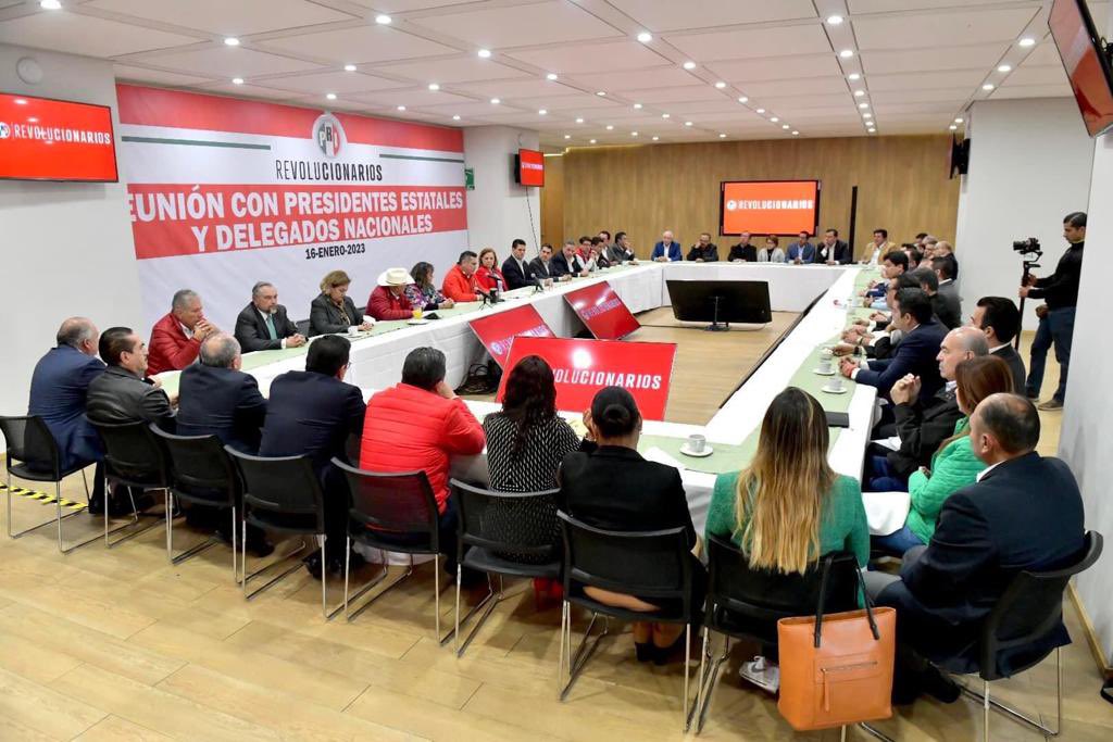 BetanzosOficial's tweet photo. Importante y productiva reunión de trabajo sostuvimos dirigentes de comités del @PRI_Nacional de todo el país, con el presidente de nuestro partido, @alitomorenoc 

Coordinados, fuertes y unidos, avanzamos #PorBuenRumbo

#LaUnidadEsNuestraFortaleza https://t.co/l9cRhpR4Ag