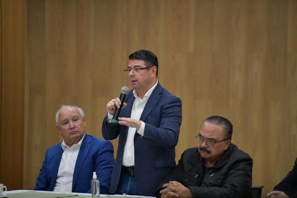 BetanzosOficial's tweet photo. Importante y productiva reunión de trabajo sostuvimos dirigentes de comités del @PRI_Nacional de todo el país, con el presidente de nuestro partido, @alitomorenoc 

Coordinados, fuertes y unidos, avanzamos #PorBuenRumbo

#LaUnidadEsNuestraFortaleza https://t.co/l9cRhpR4Ag