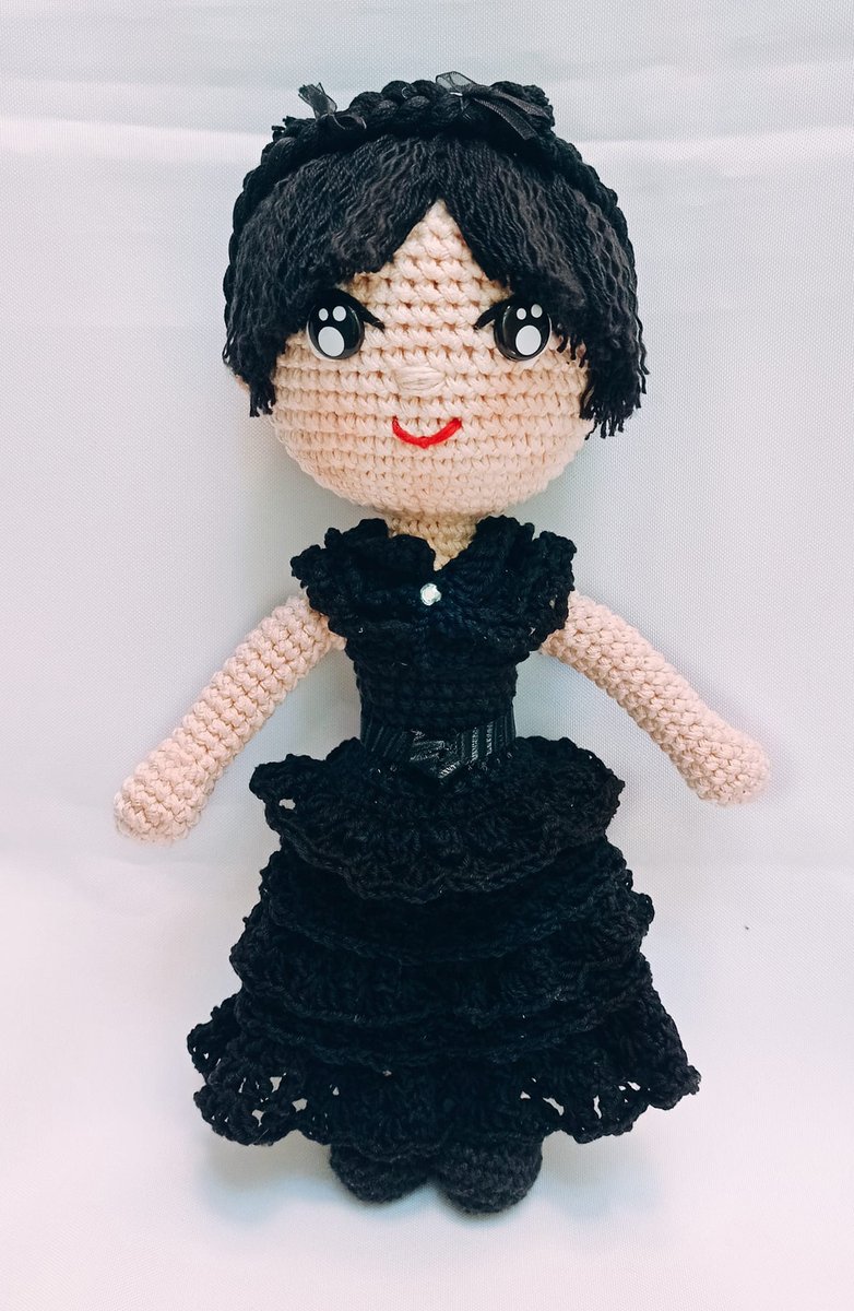 cephalofille's tweet photo. Not sure if people still like when I share this kind of artcrafts..but do you? Please let me know🤗
Anyways, more of these for the peeps who still (I think?)  would like to see!😁
#wednesdaynetflix #wednesdayaddams #addamsfamily #artcrafts #handmadefigure https://t.co/rAZZdV0XdL