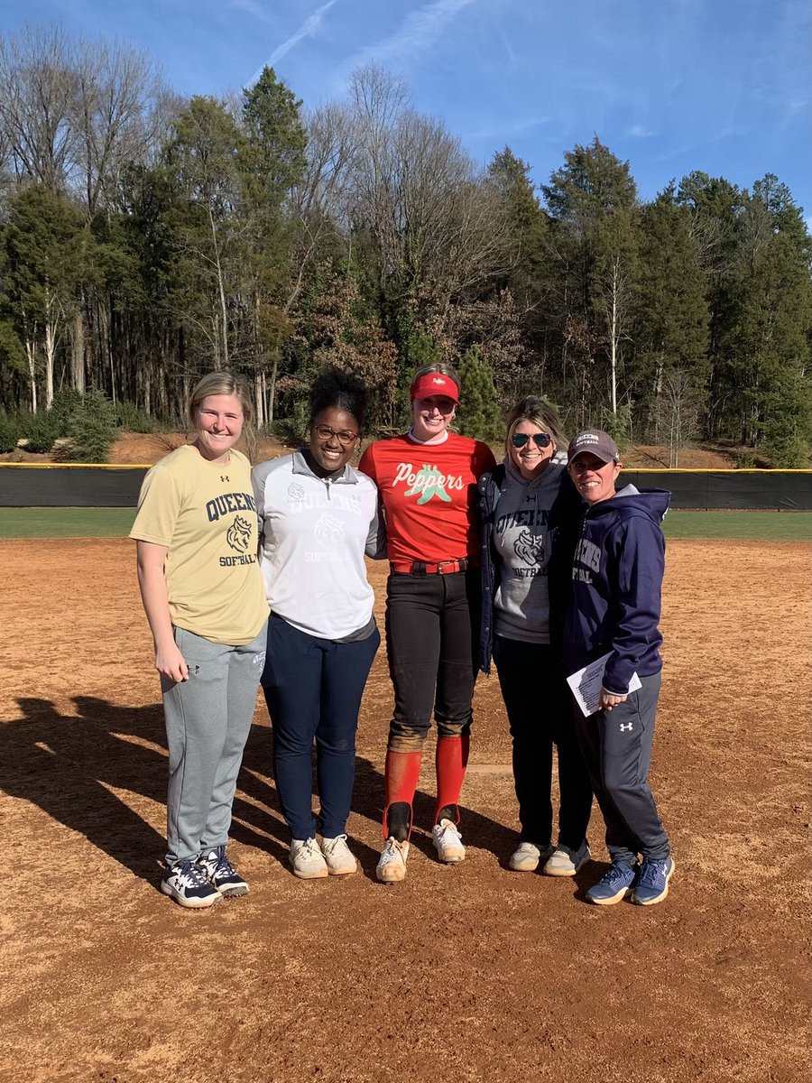 Had an awesome time at <a href="/RoyalsSball/">Queens Softball</a> camp!! So much fun, guidance, and reps! Thank you for having this camp <a href="/StaceySchramm/">Stacey Schramm</a> !! Go royals!! 

<a href="/baileystaylor/">Bailey Taylor</a> @KellaGoins <a href="/SierraVanzant/">Sierra Vanzant-Cheek</a> <a href="/JWall1820/">Jeff Wallace - GM - Peppers</a> <a href="/ericsjayhawks/">Eric Flores</a> !!