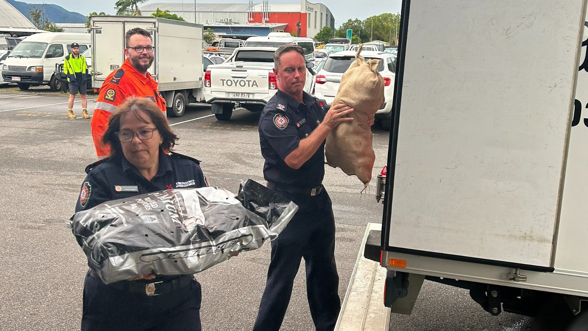 CookShire's tweet image. MEDIA RELEASE

We worked with @QldFES , local businesses and wholesale suppliers to coordinate delivery of essential supplies to the regional land-locked community of Coen, the Shire’s second largest township, and northern-most hub. Read more bit.ly/3kgxX25