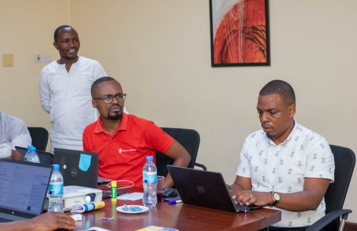 baraka_machumu's tweet photo. One million Tanzania youths enter the workforce each year while only 200,000 jobs are created, leaving several youths unemployed.
#WhatShouldbeDone to reduce the gaps
#Youth4GreenJobs
#SautiYaVijanaTanzania
#NiniKifanyike
@PACJA1 @Forumcctza @ABNJAMNSHI @mithika_mwenda https://t.co/O67yUe9Zp7