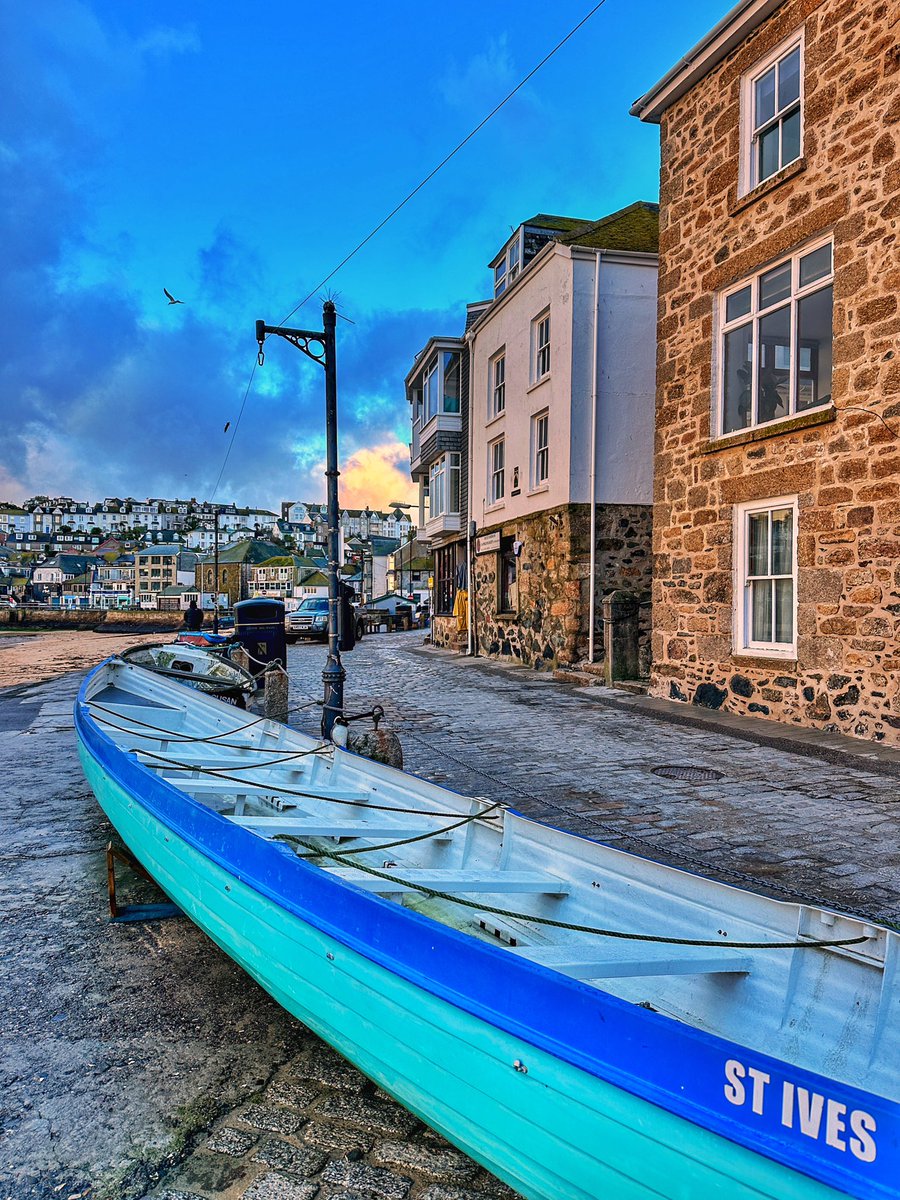 gemmak500's tweet photo. St. Ives gig.
#cornwall #kernow #lovecornwall #uk #explorecornwall #cornishcoast #sea #ocean #visitcornwall #stives #stivescornwall #sky #marine #sunrise #stivesbay #morning #cloud #quay #wharf #architecture #dawn #winter #harbour #boat #pilotgig #gig @beauty_cornwall https://t.co/QOexy66XzT