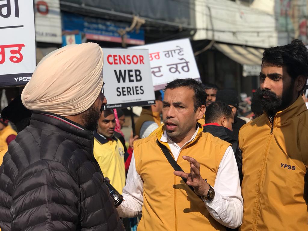deepak_loi's tweet photo. आज की कुछ webseries किसी की भी बेटी को भोग की वस्तु देखने के लिए युवाओं को प्रेरित कर रही है।
इन webseries को बस ये कहकर चलने नही दिया जा सकता कि ये Entertainment का Source है।
इनको बन्द करवाने के लिए जागरूक युवा सड़कों पर उतर गए है और अब ये गन्दगी मिटनी तय है।
#Webseries https://t.co/9HFL2syGn0
