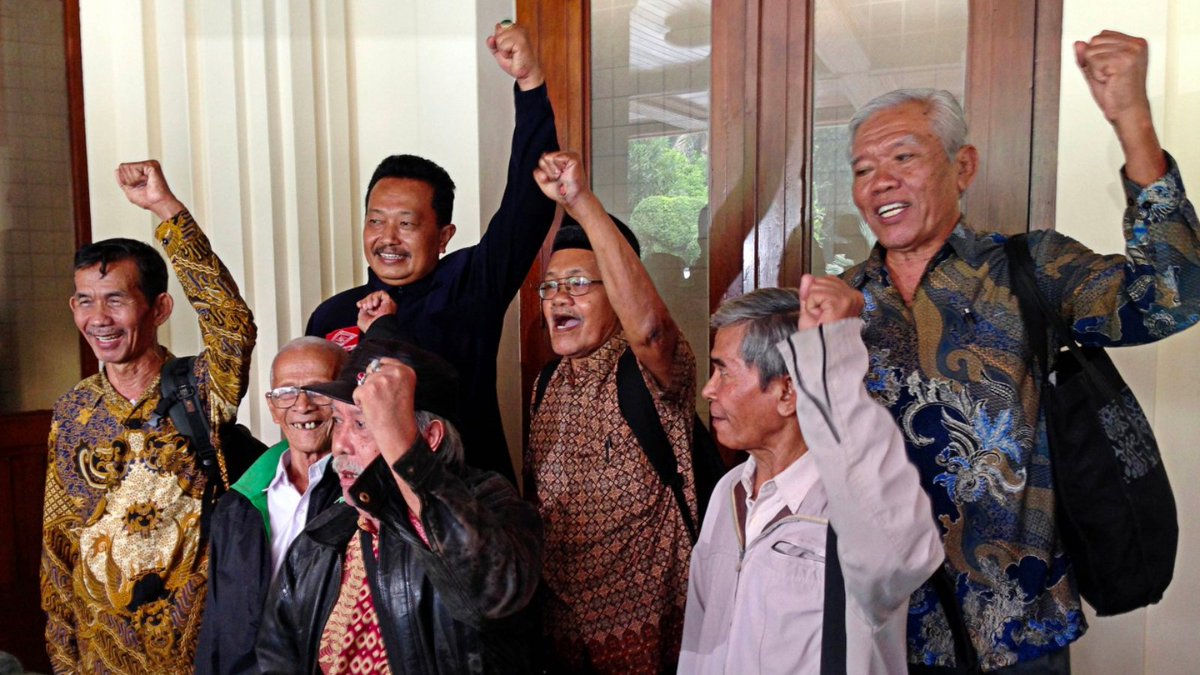 jakpost's tweet photo. The political stigma against Pak Djuoro, a 60-year-old man, son of a left-wing trade unionist in Brebes, was hereditary. #HumanRights #1965genocide

Read more: https://t.co/PZh6wZ7ptu https://t.co/Dvc1kZSHt8