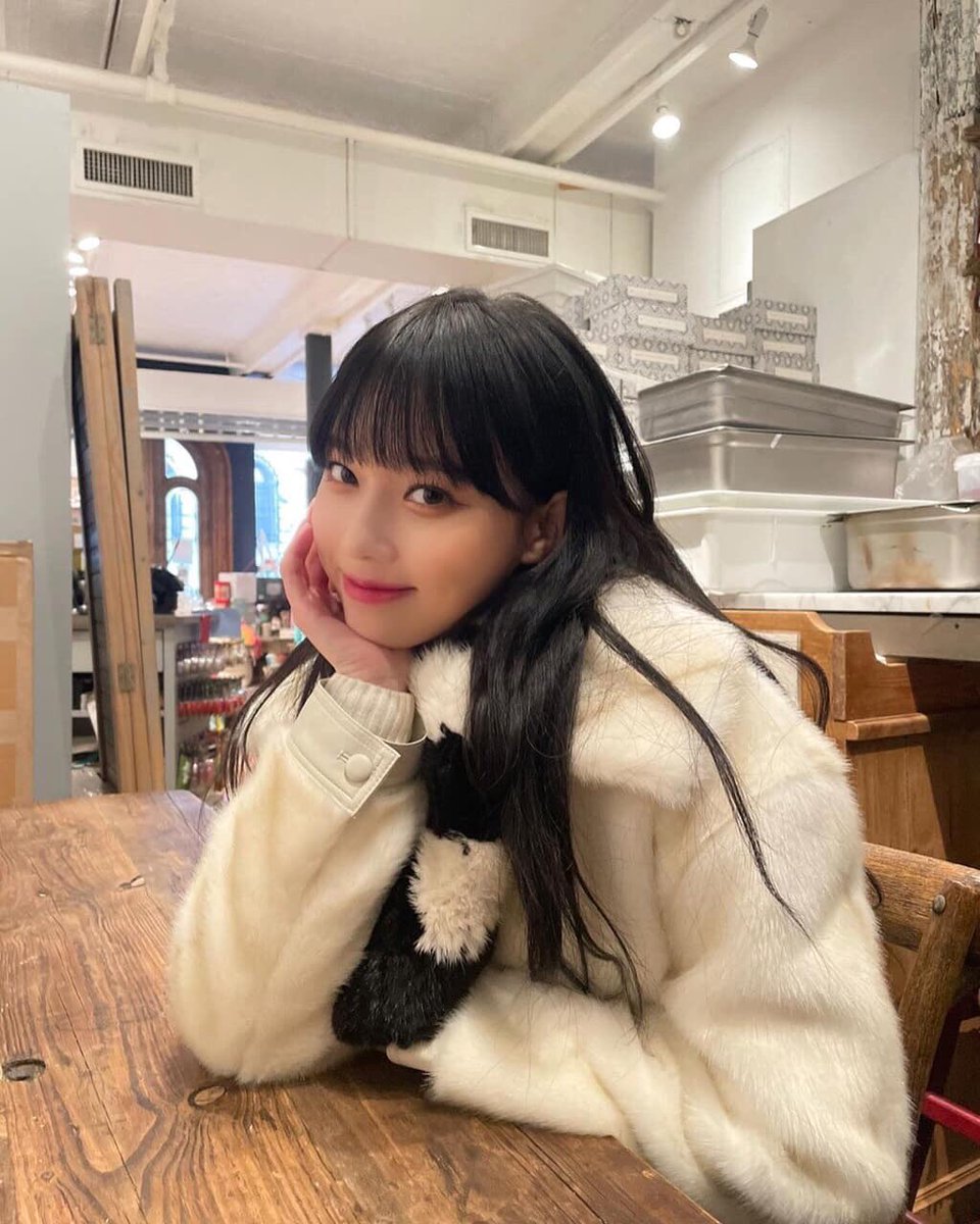 itslynmoon's tweet photo. hi there!! iโm carolyn ( care-oh-lin ) but pls call me lyn! some facts about me? well,,, iโm 21 , your local spider-girl & iโve got a knack for trouble! if you see this pls rt with your opinion on spiders no wrong answers! and if you lms dm me first ๐ซก#DOVESINTRO #DOVESLMS https://t.co/XlI6va1ZlC