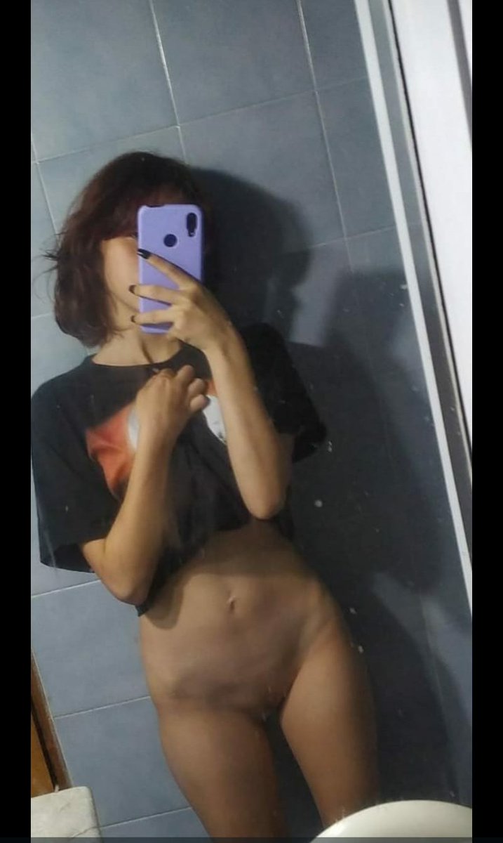 valecita_0202's tweet photo. Cómo se llegó a la meta tan rápido acá tiene voy a pedir poquito en esta 
500 rt, 10000 corazoncitos y 2 cumtribute al dm https://t.co/9X4bSIBpHZ
