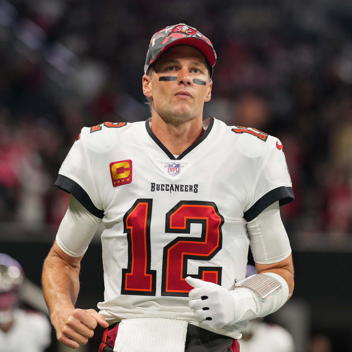 NFLonFOX's tweet photo. Will this be the last time we see Tom Brady on the field? https://t.co/JnQ6845a9x