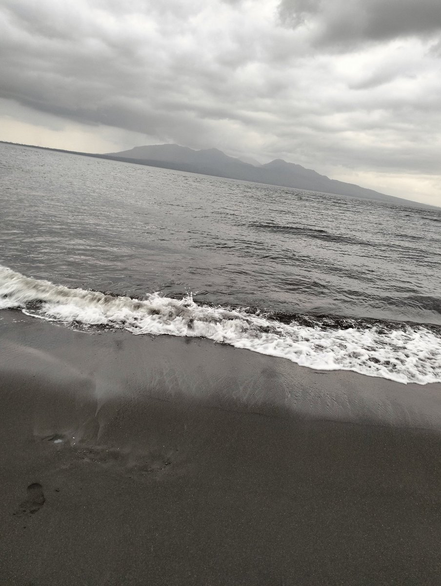 sel_evirus's tweet photo. 🌊 : aku sukanya tarik ulur 
        Kalo ga tarik ulur tsunami ntar https://t.co/riWaOIXtxv