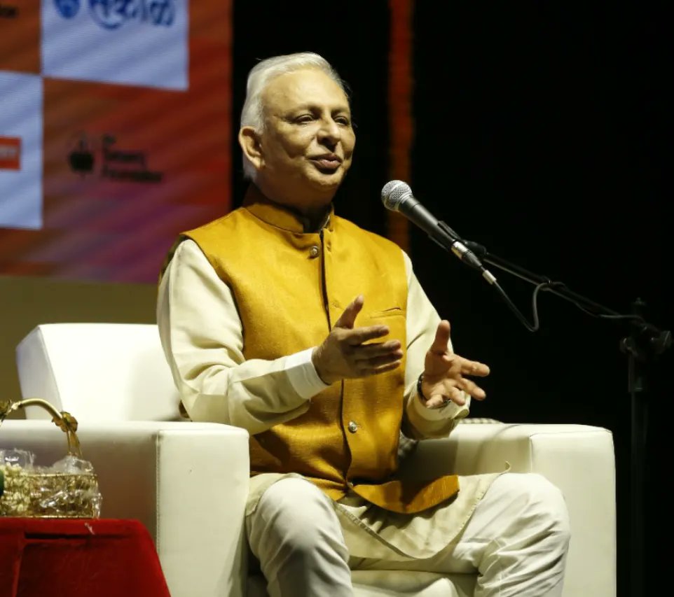 Medha_kulkarni's tweet photo. "आपके क्षेत्र में बहोत ताकद है, मेरा आशीर्वाद है, अच्छा काम कीजीए l" अध्यात्मिक गुरू #ShriM यांची पुण्यात कार्यक्रमात भेट घेतली.त्यांचे हे आशीर्वाद माझ्यासाठी लाख मोलाची गोष्ट आहे.
YouTubeच्या माध्यमातून उपलब्ध असलेले त्यांचे व इतरही videos ऐकून विचारसरणीत बदल झाल्याचेही जाणवते. https://t.co/NvtAIxDu64