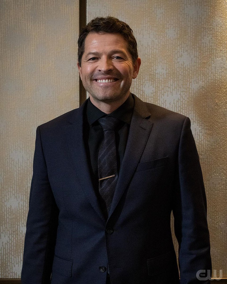 .@mishacollins One more photo from the #CriticsChoiceAwards2023  - from the CW's Instagram. #GothamKnights