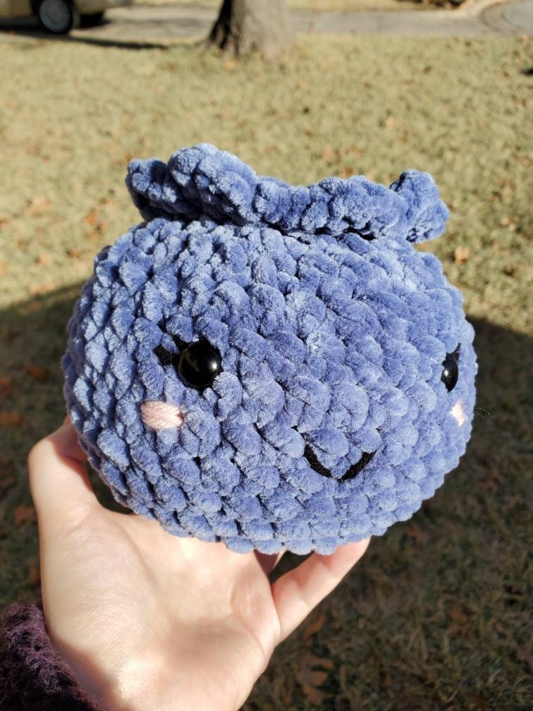 CrochetClayCat's tweet photo. Kawaii Blueberry Crocheted Plushie | Kawaii Food Plush | Fruit Stuffed Animal | https://t.co/GYTfFwfCSC #cutefoodgift #kawaiiplushie #stressedstudent #anxietyrelief #weightedplush https://t.co/LdPzB0pfKs