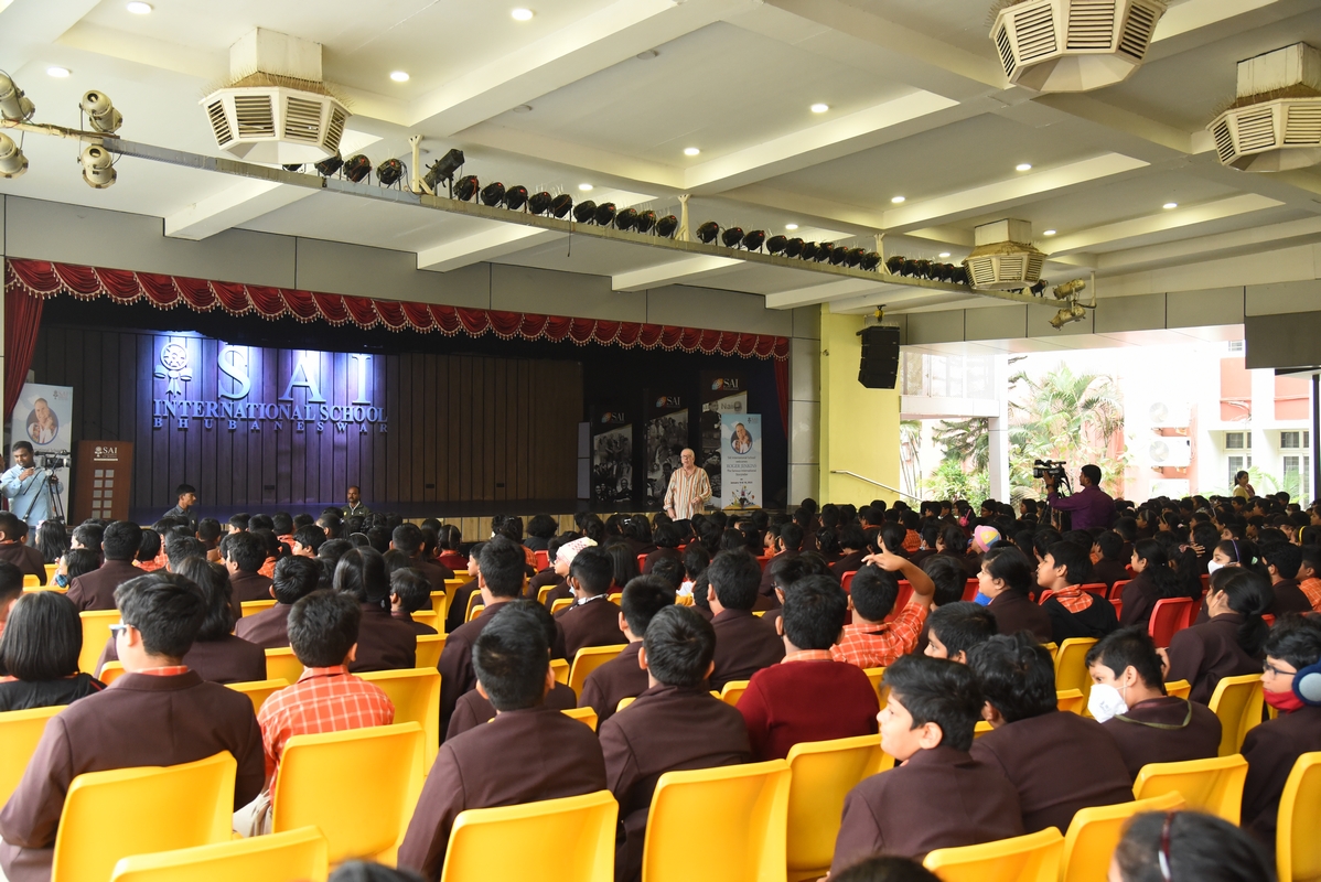 SAI_Edu_In's tweet image. Instilling essential virtues in the little ones through this insightful &amp;amp; engaging session, Mr Jenkins touched upon fables, book tales &amp;amp; the traditional panchatantra collection 
#GesturesandActions
#VoiceModulation