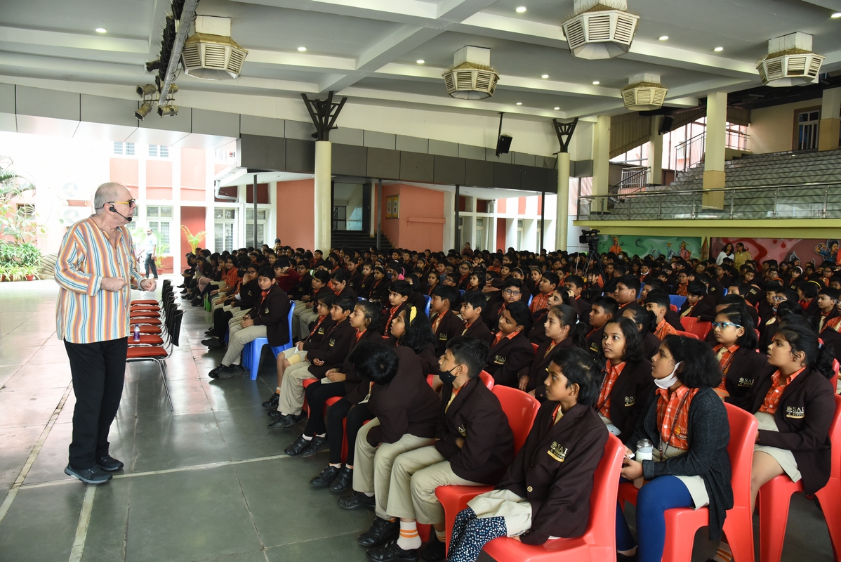SAI_Edu_In's tweet image. Instilling essential virtues in the little ones through this insightful &amp;amp; engaging session, Mr Jenkins touched upon fables, book tales &amp;amp; the traditional panchatantra collection 
#GesturesandActions
#VoiceModulation