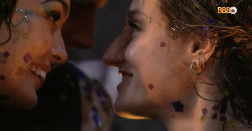 silviacoments's tweet photo. Larissa: "tem um aí interessado hein, amiga"
Bruna: "não pego os pátria, família"
 
A loirinha é boa demais! #BBB23 https://t.co/onInPJ41Tb