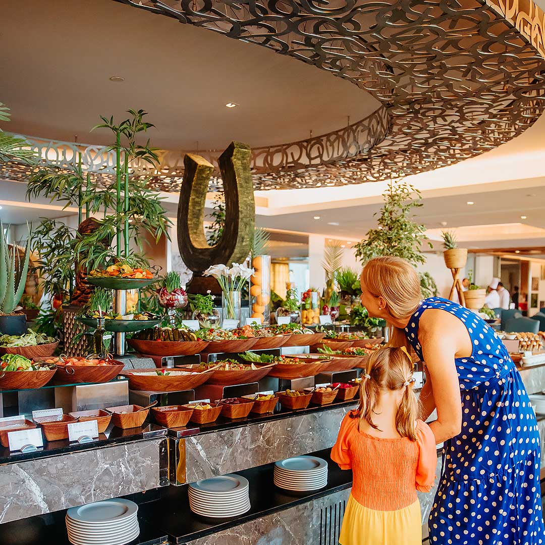 عطلة نهاية الأسبوع مخصصة لبرانش العائلة، وذلك كل سبت في فندق الميدان! تلذذ بتشكيلة كبيرة من الأطباق الباردة والساخنة مع العديد من العروض الحية وبرامج الأطفال من لقاء الأبطال الخارقين وركن أرض المرح ابتداءً من 249 درهم إماراتي.

 #FamilyBrunch #SaturdayBrunch #TheMeydanHotel