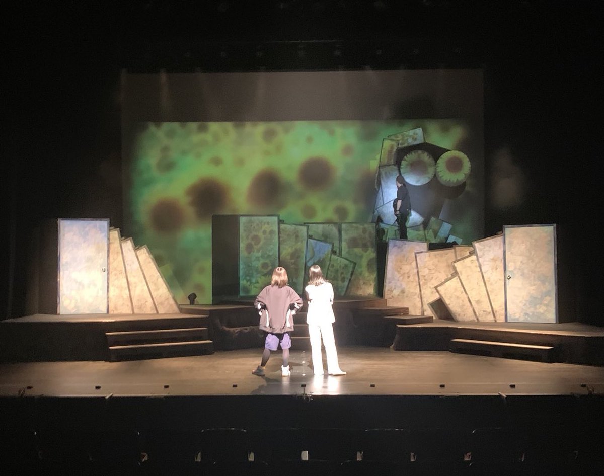 yamamotoya_info's tweet photo. 阪神淡路大震災から
28年の月日が経ちました。

あの日の出来事を風化させないように、皆様の大切な人を悲しませない為にも、演劇の力を信じて今後も心を込めて作品を届けてまいります。

「午前5時47分の時計台」

この作品を通じて一つでも多くの命と幸せを守れますように。 https://t.co/tGrr3hvL07