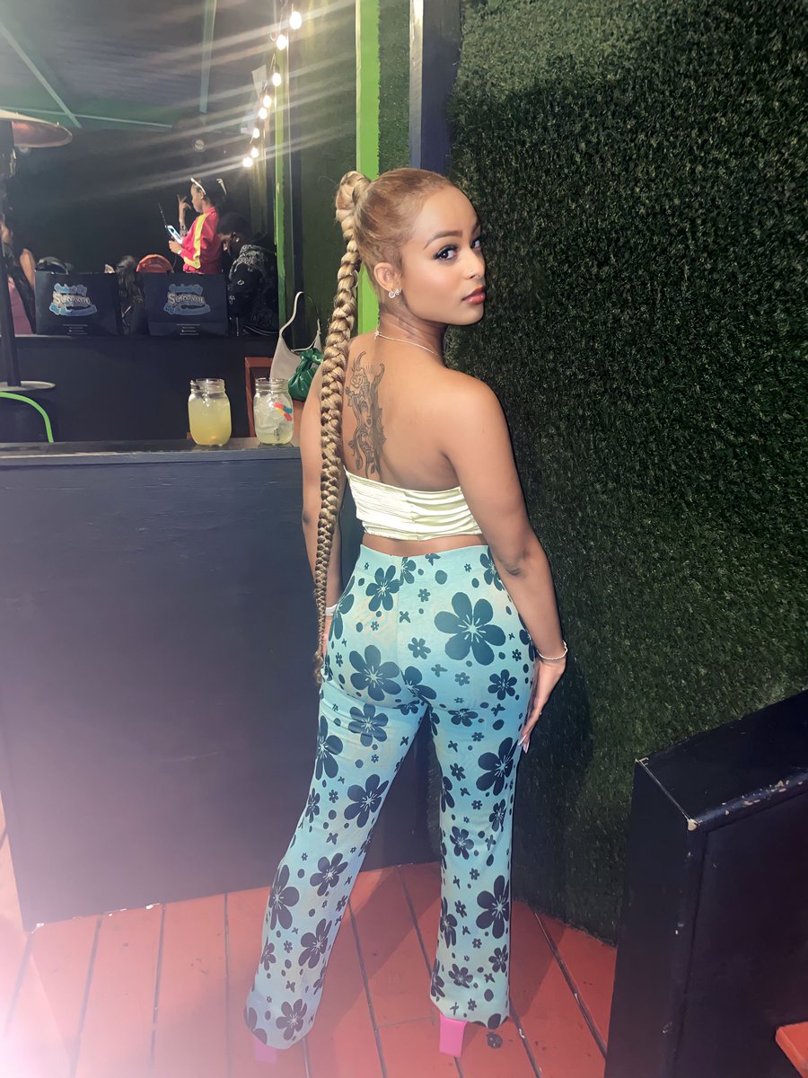 kaayhaynes's tweet photo. let em live for a while, now the lease up https://t.co/PGof6z3OGK
