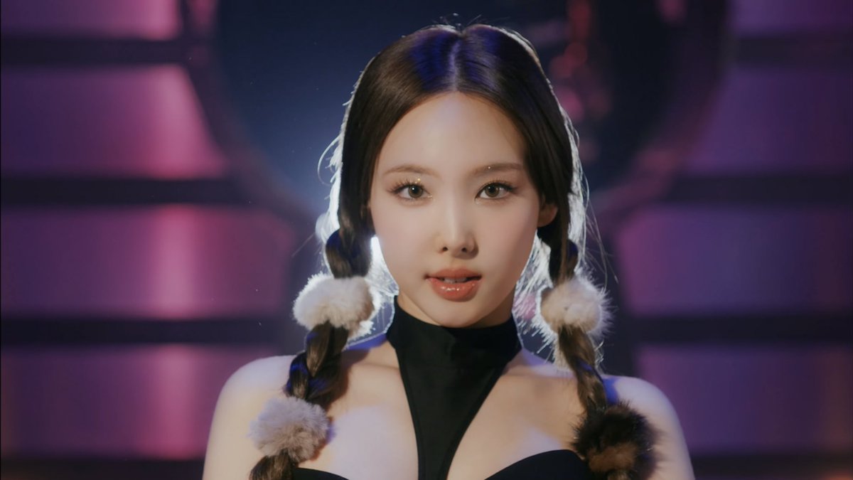 imnayeonarchive's tweet photo. SHE ATE https://t.co/vtVzYoOipE