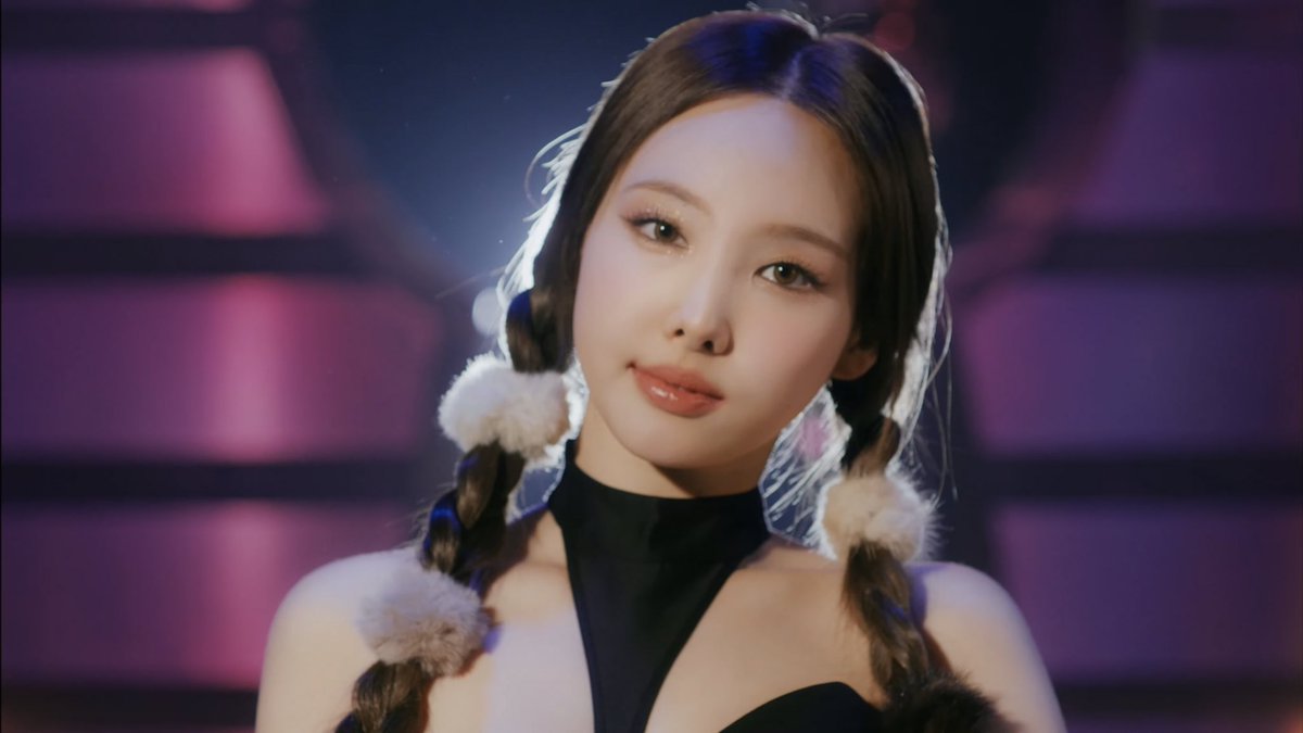 imnayeonarchive's tweet photo. SHE ATE https://t.co/vtVzYoOipE