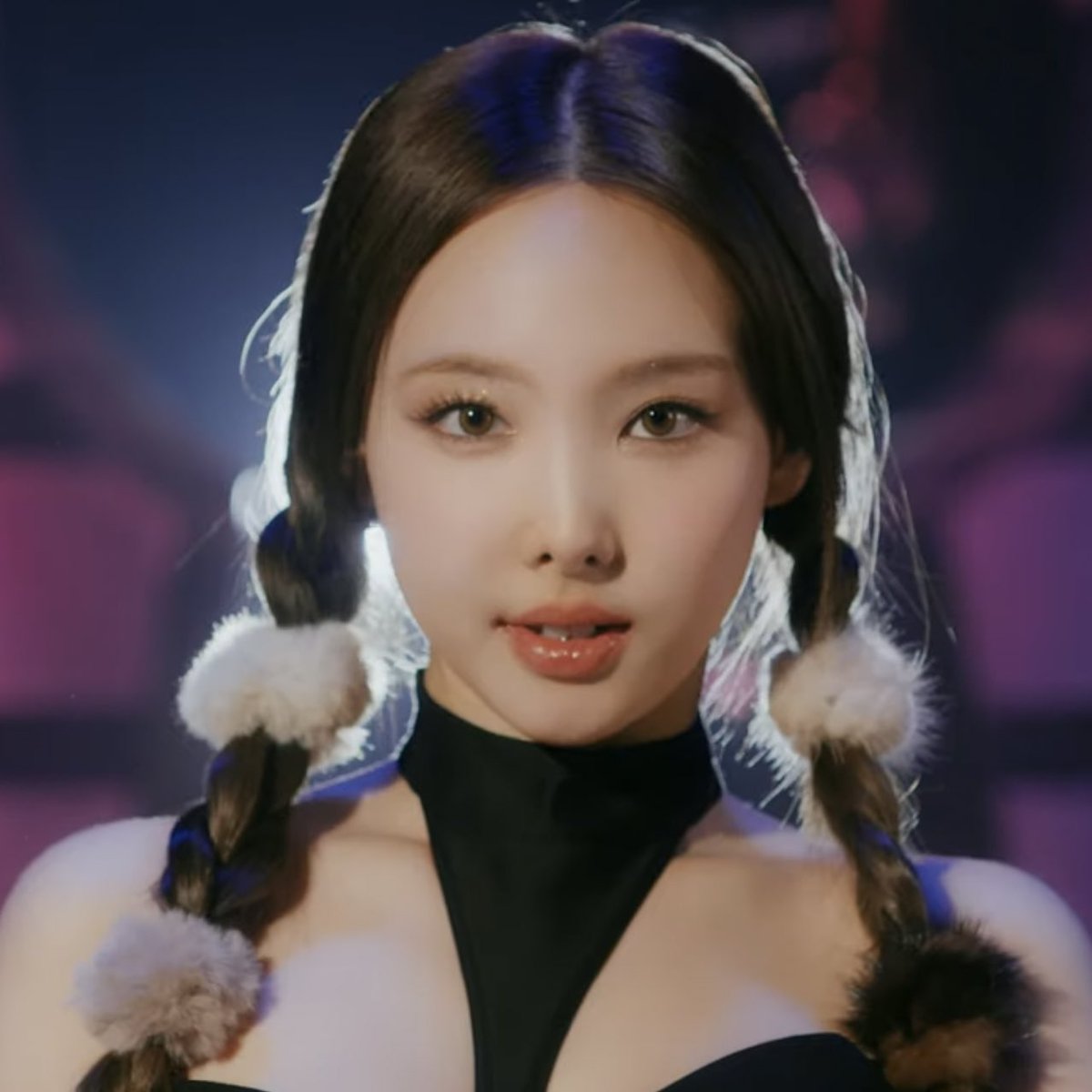 archivenayeon's tweet photo. OH MY GOD NAYEON https://t.co/1O8F41HV0T