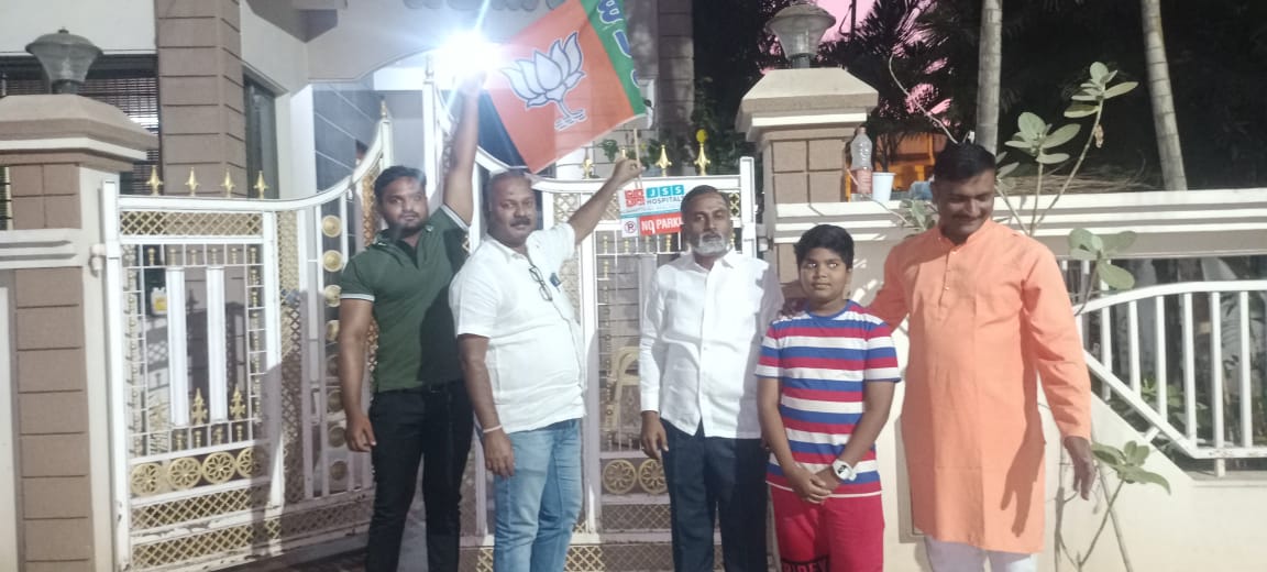 PramodBadiger3's tweet photo. ವಾರ್ಡ ನಂ 22 ರ ಬೂತ್ ನಂಬರ್ 235 236 237 241 242 ರಲ್ಲಿ ಭೂತ ವಿಜಯ ಅಭಿಯಾನ್  ಮಾಡಲಾಯಿತು ಈ ಸಂಧರ್ಭದಲ್ಲಿ ಮಹಾನಗರ ಪಾಲಿಕೆ ಸದಸ್ಯರಾದ ಶ್ರೀ ಪ್ರೇಮಾನಂದ ಬಿರಾದಾರ. ಶ್ರೀ ಪ್ರಮೋದ ಬಡಿಗೇರ (  ಪ್ರಧಾನ ಕಾರ್ಯದರ್ಶಿ ಹಿಂದುಳಿದ ಮೋರ್ಚಾ ಬಿಜೆಪಿ ವಿಜಯಪುರ ಜಿಲ್ಲೆ). ಮುಖಂಡರು ಗಳಾದ ಮಲ್ಲಿಕಾರ್ಜುನ್ ವಾರಣಾಸಿ ಗಿರೀಶ್ ಗಚ್ಚನ್ಕಟ್ಟಿ https://t.co/ppPWq9jmV7