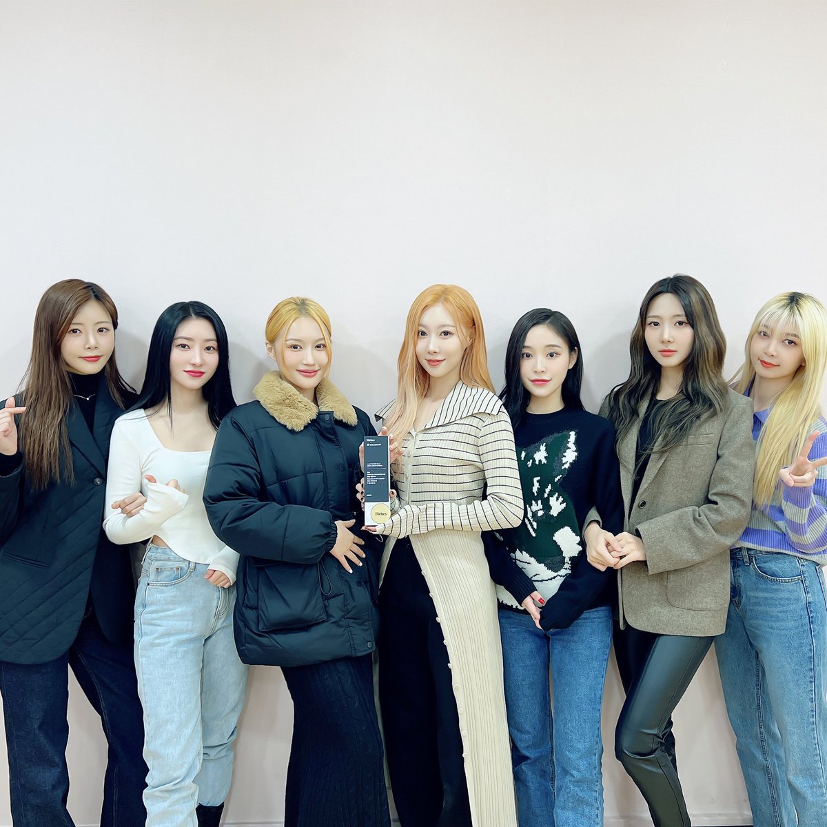 ForbesKoreaIDOL's tweet photo. 🏆The 3rd FKA WINNERS_ K-POP🏆
#드림캐쳐 의 사진과 소감이 도착했습니다

“인썸니아들 덕분에 좋은 상을 받아서 너무 행복합니다. 모두 감사드리고 항상 좋은 음악과 좋은 모습을 보여드릴게요. 매일 좋은 드림캐쳐로 성장하게 해주셔서 감사합니다”

#포브스아이돌 #드림캐쳐 #인썸니아 https://t.co/PxHsgmZCUY